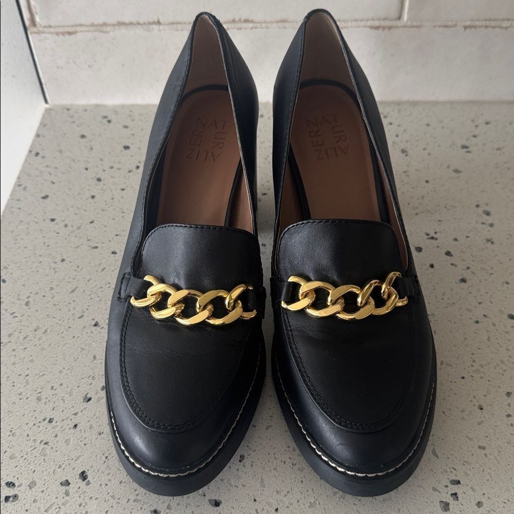 Naturalizer Callie-Moc Black Leather Block Heel Loafers Gold Chain Size 9.5 EUC - Picture 2 of 12